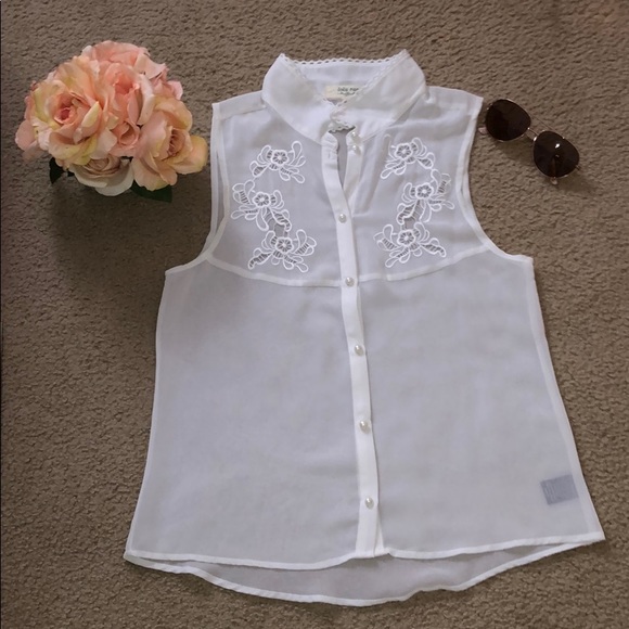 Macy's Tops - 🌸LOLA RAE: White Collared Lace Tank Top